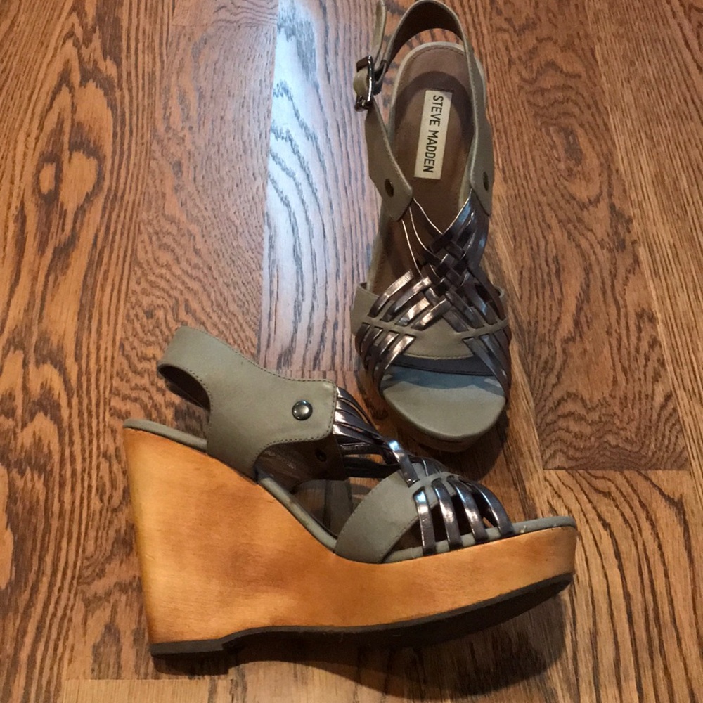 Steve Madden silver wedges